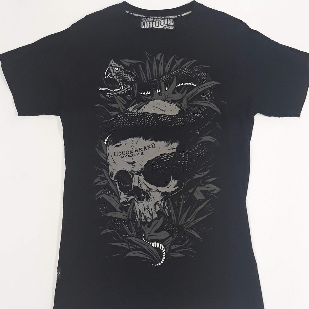 Liquor Brand Snake Skull graphic black tshirt S